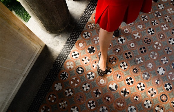 牙齿掉了一块里面空了是怎么回事？恒牙掉了怎么办？八岁的孩子牙齿掉了还能长出来