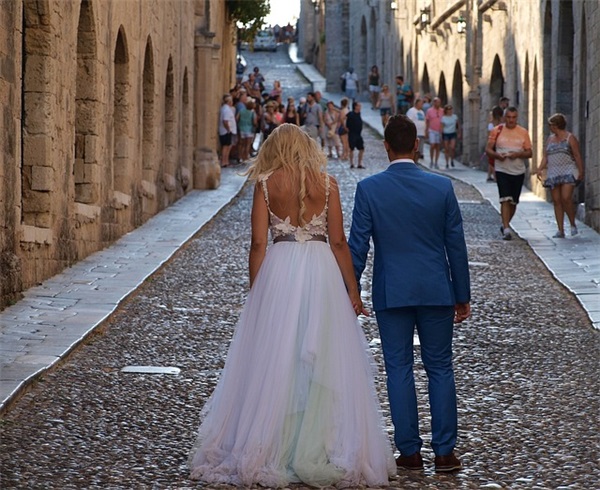 讽刺别人虚伪的句子 讽刺人性虚伪的句子